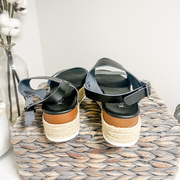 Xappeal Amelia Black Strappy Espadrille Platform Sandals Size 9 - Picture 2 of 8